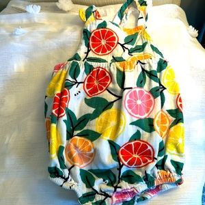 Hanna Andersson romper onesie citrus print 6-12m runs big